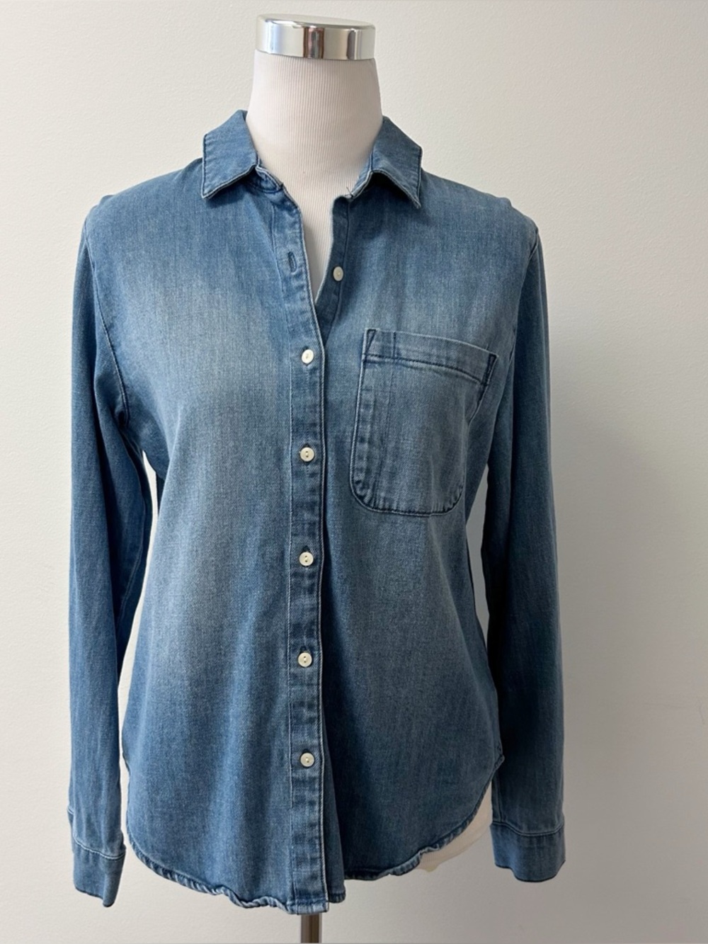 Universal Thread • Denim Button. up Shirt